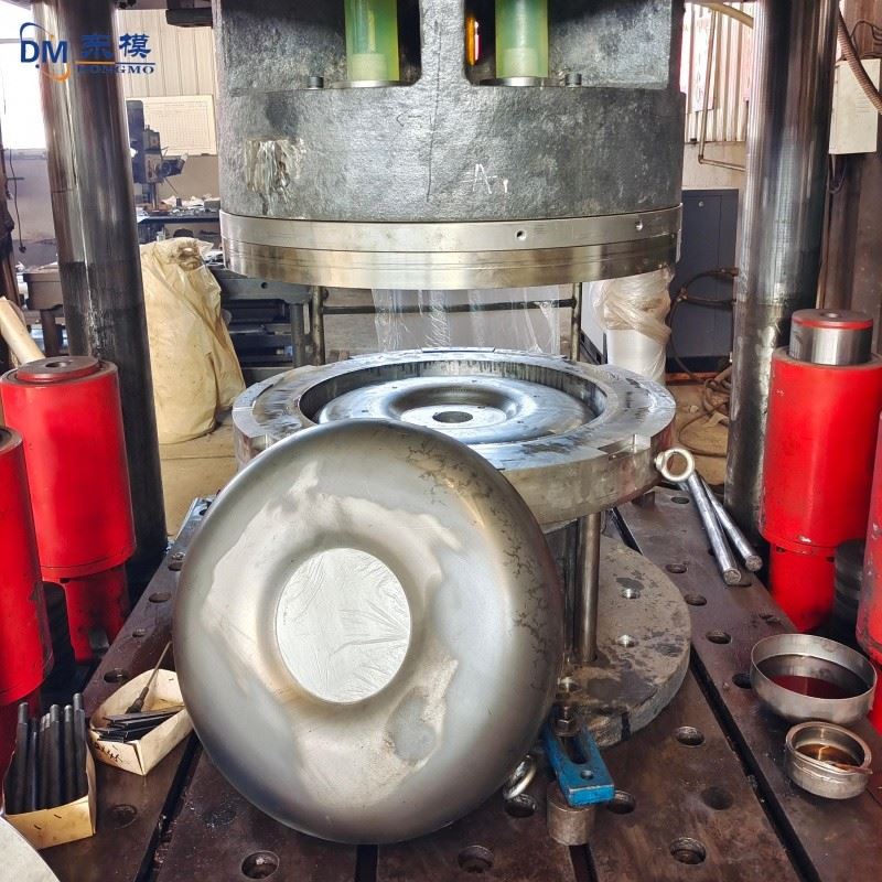 Vehicle Gas Cylinder Mold Manufacturing